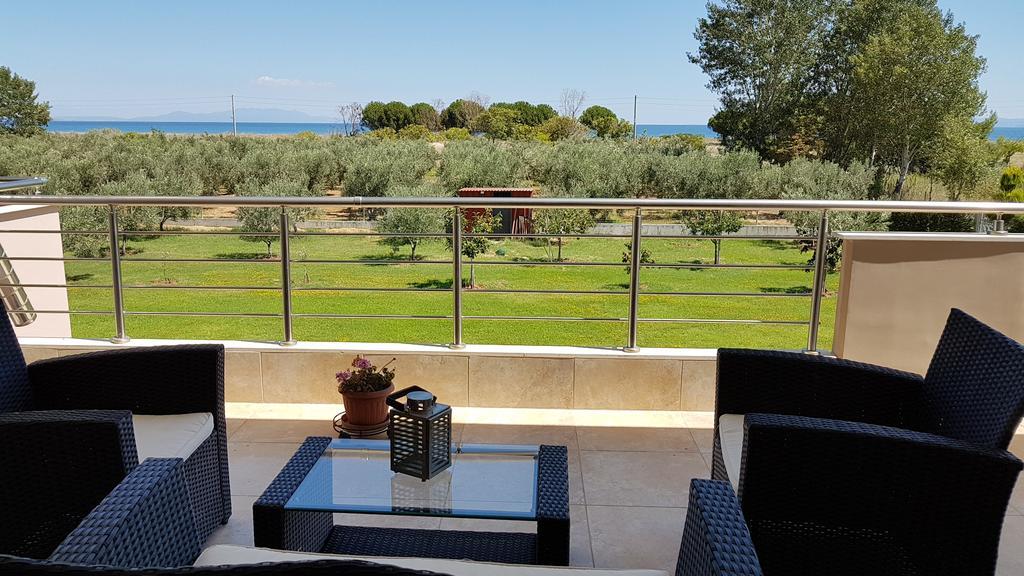 Villa Iris By Rentalspro Services - Agios Mamas Beach Exterior photo