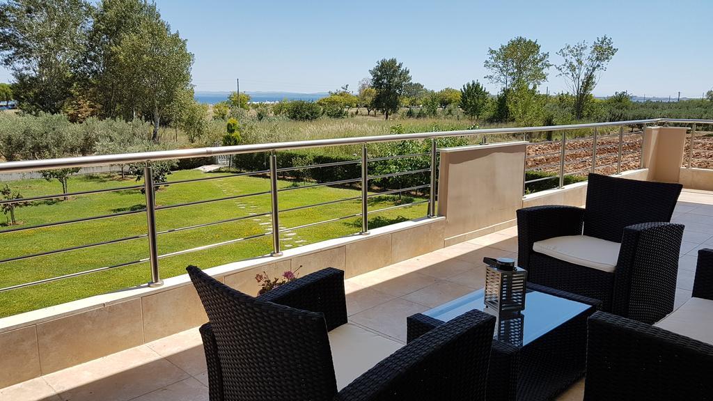 Villa Iris By Rentalspro Services - Agios Mamas Beach Exterior photo